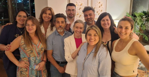 Participantes de un círculo de conversación Hilos Invisibles